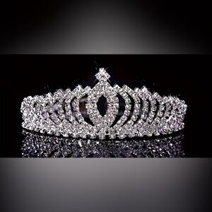 🆕 Rhinestone Tiara with end commander security